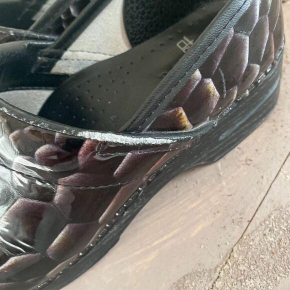 Dansko Snakeskin Patterned Professional Heeled Clogs EU 42 11.5/12 Black Work - Picture 5 of 7